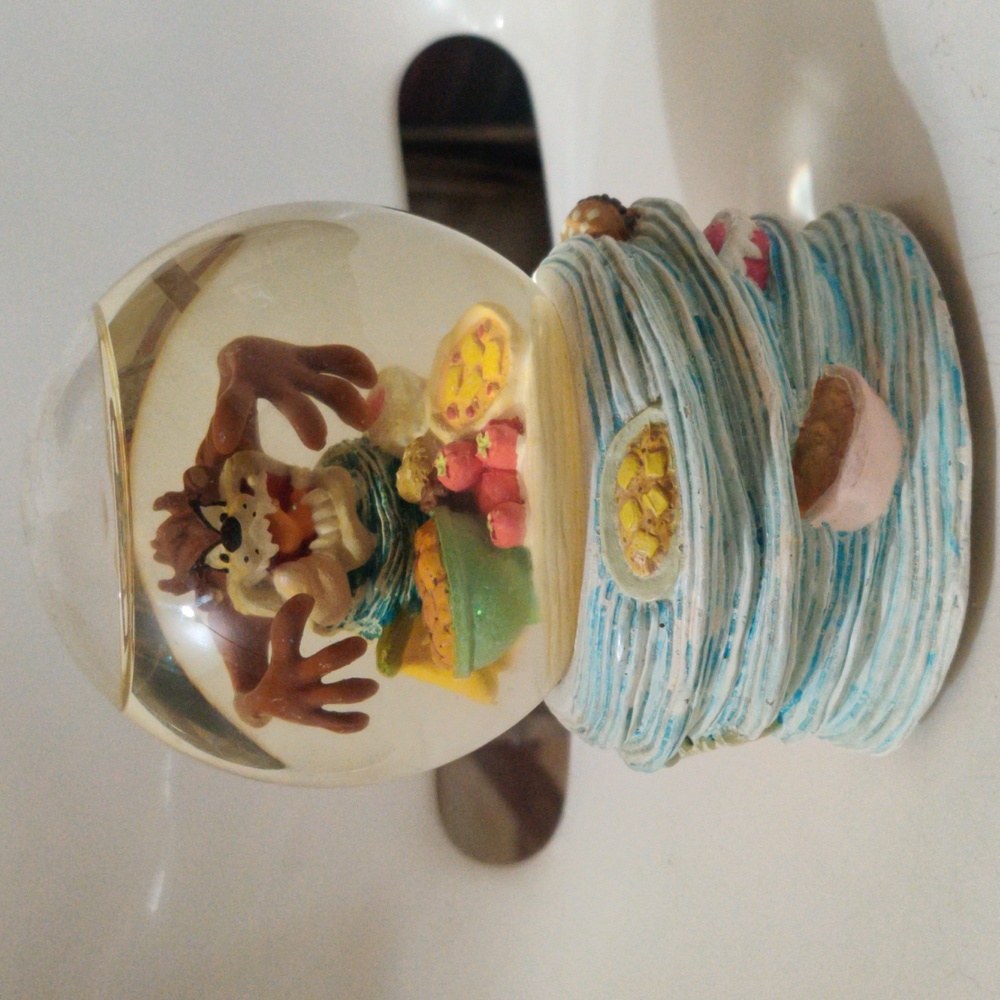 Vintage Tasmanian Devil Warner Bros. 1997 Snow Globe
